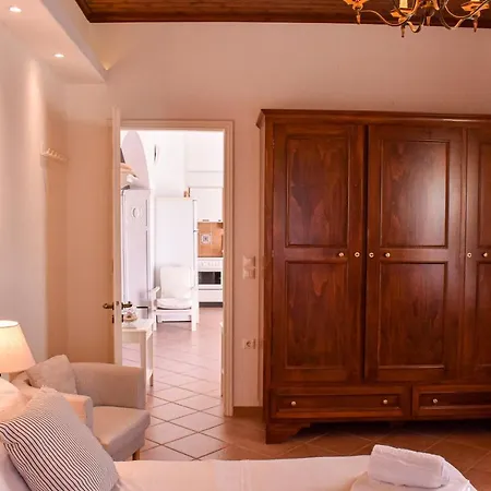 Syros Luxury Living Nyaraló Rozia